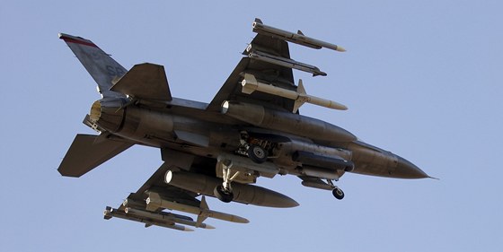 Stíhaka F-16 Fighting Falcon