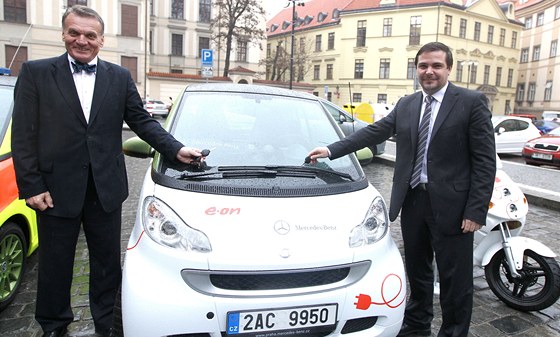 Praha dostala elektromobil do zkuebního provozu.