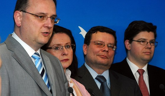 V ODS pibývá kritických hlas vi pedsedovi strany i vlády Petru Neasovi (ilustraní snímek).