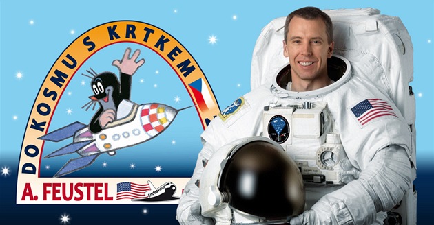 Astronaut Andrew Feustel a krtek Zdeňka Milera - logo kampaně Do kosmu s krtkem Astronaut Andrew Feustel a krtek Zdeňka Milera - logo kampaně Do kosmu s krtkem