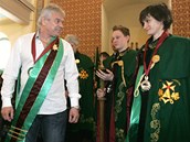 Rychlobruslaku Martinu Sblkovou a jejho trenra Petra Novka pasovali v Beclavi na ryte du ryt vna svatho Urbana.