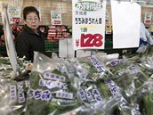 ena v provincii Ibaraki na trhu se zeleninou (20. bezna 2011) 