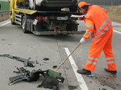 Kolize t aut a dodvky na dlnici D11 u Dobenic (23. bezna 2011)