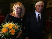 Josef Abrhm s Dagmar Havlovou na slavnostn premie filmu Odchzen (Praha, 22. bezna 2011)