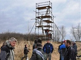 Lid z obce Pyel na Tebsku si postavili rozhlednu z leenskch trubek a podlek.