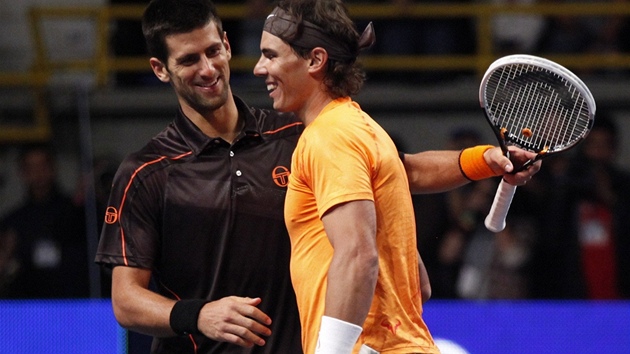 Novak Djokovič (vlevo) a Rafael Nadal při exhibici v Bogotě Novak Djokovič (vlevo) a Rafael Nadal při exhibici v Bogotě