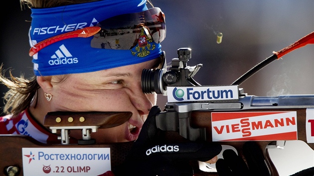 STOPROCENTNÍ SOUSTEDNÍ. Ruska Anna Bogaliyová-Titovetsová bhem závodu Svtového poháru biatlonistek v Oslu.