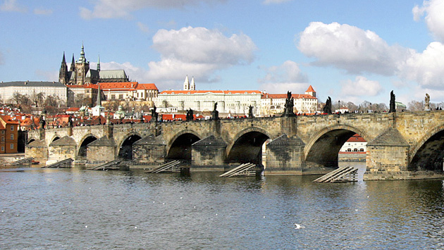 Praze vévodí Praský hrad. Nejenom jako dominanta.