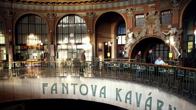 Fantova kavárna v secesní budově pražského Hlavního nádraží. Fantova kavárna v secesní budově pražského Hlavního nádraží.