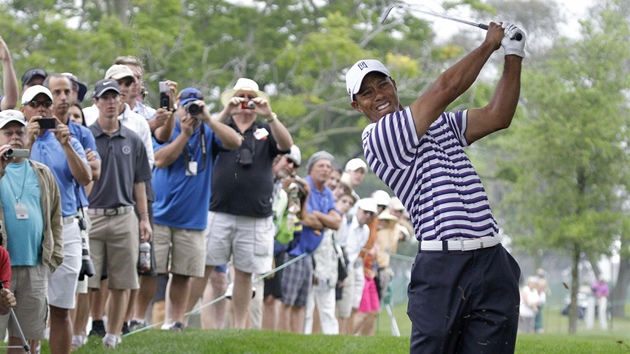 JE TO TAK SPRÁVN? Tiger Woods trénuje na Arnold Palmer Invitational v Bay Hill. Zda proces zmn jeho vihu pokroil, je tké urit.