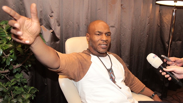 PRAŽSKÁ PREMIÉRA. Věhlasný americký boxer Mike Tyson dorazil na druhý pokus do Prahy. PRAŽSKÁ PREMIÉRA. Věhlasný americký boxer Mike Tyson dorazil na druhý pokus do Prahy.