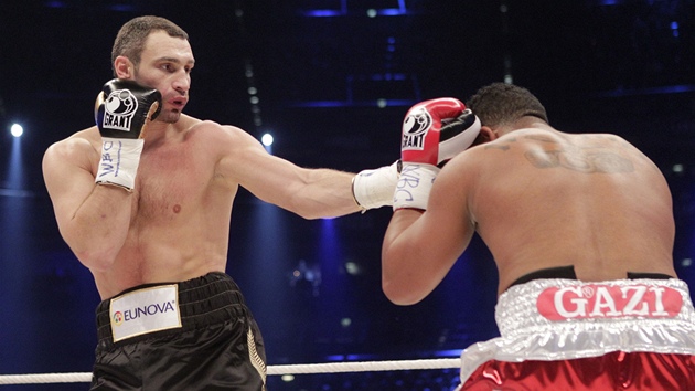 BOX. Vitalij Kliko práv poslal k zemi Odlaniera Solíse v souboji o titul mistra svta organizace WBC v tké váze.