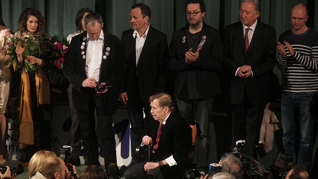 Václav Havel na premiée filmu Odcházení. Snímek Vojtcha Herouta získal první cenu v souti Czech Press Photo 2011 v kategorii Lidé, o nich se mluví.