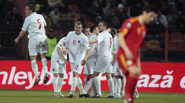 PEKVAPIVÁ TREFA. Fotbalisté Lucemburska se radují z gólu v Rumunsku.