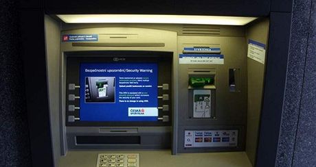 Neznámý lupi se pokusil ukrást z banky v Adamov na Blanensku bankomat. Ilustraní foto