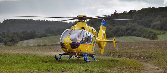 S vrtulníkem hradecké letecké záchranné sluby bude na tdrý den létat léka Abdul Almawiri. (Ilustraní snímek)