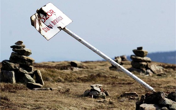 Za více ne tyicet let komunistické totality zemely na státních hranicích stovky lidí. Ilustraní foto