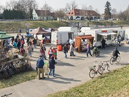 Ve stedu 30. bezna se na nplavce u Dlouho mostu konaly prvn eskobudjovick farmsk trhy. Zjem nakupujcch byl obrovsk. 