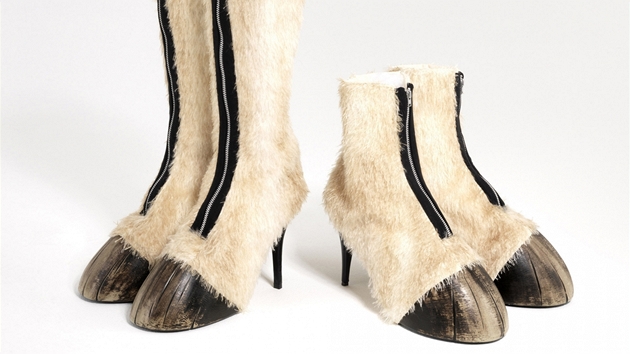 Extravagantní boty: kozaky jako kopyta