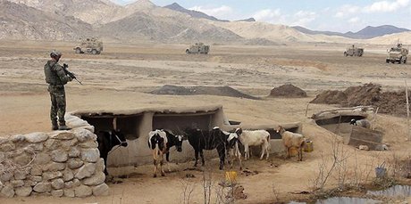 etí vojáci v afghánském Vardaku - zajitní afghánské vesnice