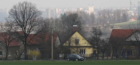 Nejvíce láká bydlení na vesnici nedaleko msta, na snímku Palkovice s frýdecko-místeckým koloritem.