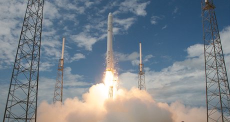 První startu rakety Falcon 9 (lehí varianty)