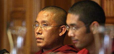 Buddhistick mnich Geshe Thubten Yonten pi nvtv Liberce