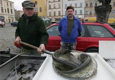 Jeden z prodejc na prvnch olomouckch Hanckch farmskch trzch.