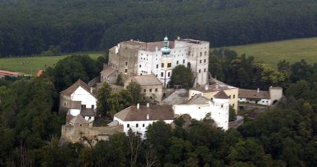 Hrad Buchlov se nachází uprosted Chib na rozhraní okres Kromí a Uherské...