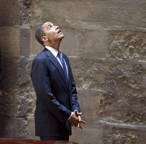 Barack Obama pi prohlídce meity v Káhie (4. ervna 2009)
