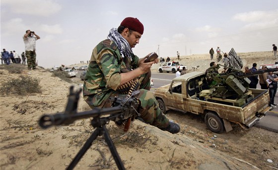 Libyjtí rebelové u msta Briga (7. dubna 2011)