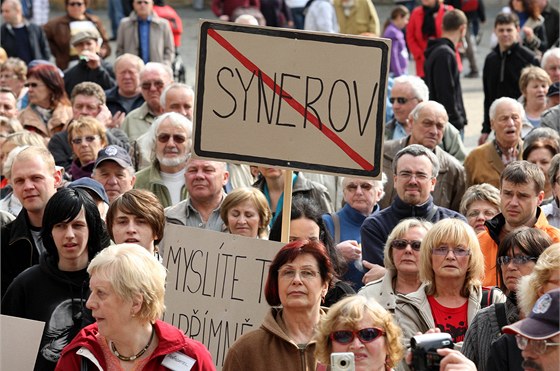 Demonstrace ped libereckou radnicí na podporu primátora Jana Korytáe.