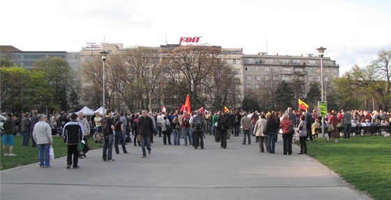 V Brn protestovalo nkolik stovek lidí proti vládním reformám (7. dubna 2011)