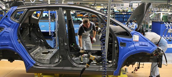 Výroba automobil (na snímku model Kia Venga) v noovické továrn Hyundai.