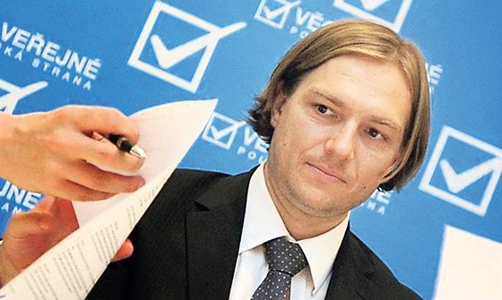 Poslanec Michal Babák oznámil kandidaturu na pedsedu Vcí veejných.