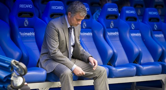Odkud sledoval José Mourinho odvetu v Barcelon? Z laviky to nebylo.