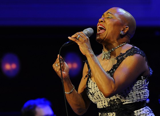 Dee Dee Bridgewater na praskm koncert v Obecnm dom (2. dubna 2011)