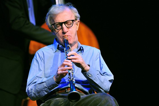Woody Allen je v souasné dob na turné se svou jazzovou kapelou.