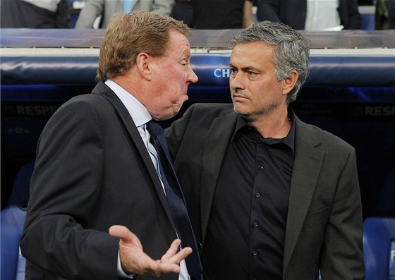 Harry Redknapp, kou Tottenhamu (vlevo) a José Mourinho z Realu bhem tvrtfinálového duelu Ligy mistr.