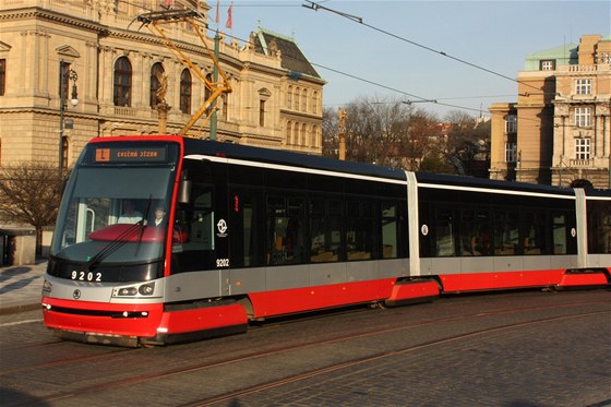 Tramvaje 15T ForCity mají dalí problém. Tentokrát se týká vadných brzdových destiek.