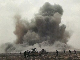Nlety NATO omylem zashly pozice rebel u msta Briga (7. dubna 2011)