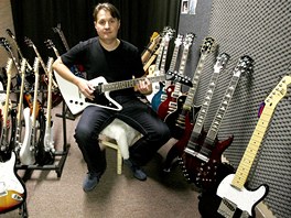 Martin vehla vyrobil kytaru pro Tome Krulicha z Kabt