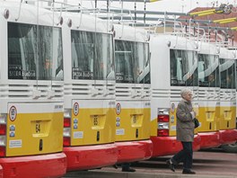 Pedstaven 11 novch kloubovch trolejbus v Hradci Krlov