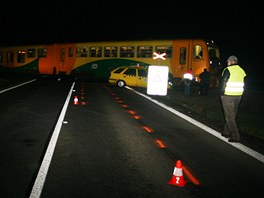 Dopravn nehoda vlaku a auta taxisluby u obce Velk Hotice.