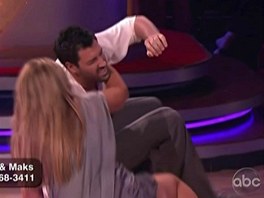 Kirstie Alley a jej tanen partner Maksim Chmerkovskiy upadli