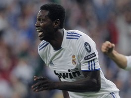 JE TAM! Emmanuel Adebayor z Realu Madrid se raduje ze vstelenho glu.