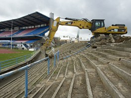 Rekonstrukce fotbalovho stadionu ve truncovch sadech zaala.