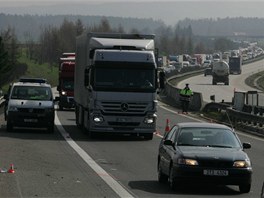 Hromadn nehoda sedmi aut na silnici R35 u Pslavic na Olomoucku.