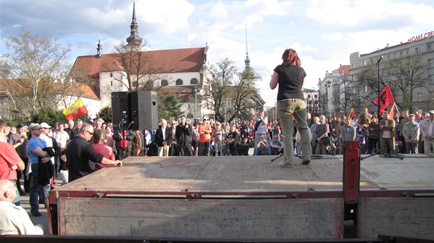 V Brn protestovalo nkolik stovek lidí proti vládním reformám (7. dubna 2011)