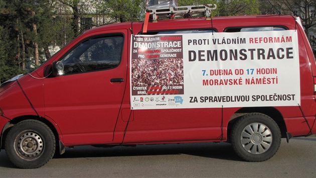 V Brn protestovalo nkolik stovek lidí proti vládním reformám (7. dubna 2011)